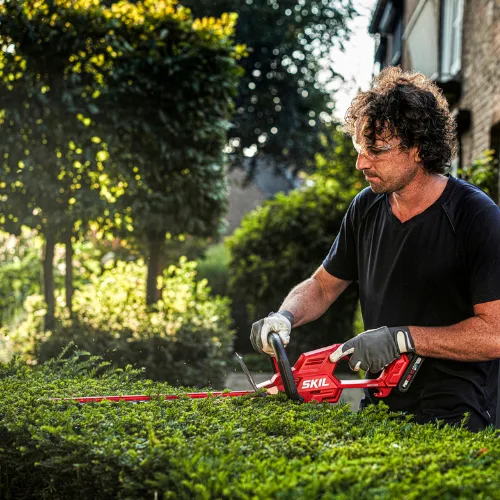 גוזם גדר חיה חשמלי נטען 20V Brushless אורך להבים 45 ס";מ מתנה סוללה 2.0Ah + מטען SKIL