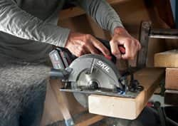 מסור עגול 165 מ"מ ("6.5) מקצועי 20V Brushless עם תאורת לד – מתנה סוללה 2.0Ah + מטען SKIL
