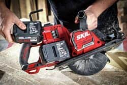 מסור עגול "1/4 7 40V(2X20V)Brushless + שתי סוללות 4.0Ah + מטען מהיר כפול +מתאם USB + תיק נשיאה SKIL‎