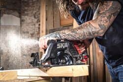 מסור עגול "1/4 7 40V(2X20V)Brushless + שתי סוללות 4.0Ah + מטען מהיר כפול +מתאם USB + תיק נשיאה SKIL‎