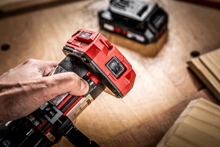טרימר (כרסם) Brushless 20V עם קולט 6/8 מ"מ מתנה סוללה 2.0Ah + מטען SKIL