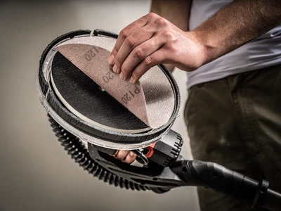 מלטשת קיר ג'ירפה חשמלית 750W עם תאורת לד 360° SKIL