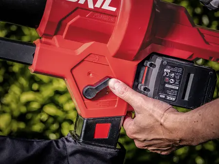 מפוח/שואב עלים חשמלי נטען 40V(2x20V) Brushless XP עם שק איסוף 45 ליטר + 2 סוללות 4.0Ah + שני מטענים SKIL