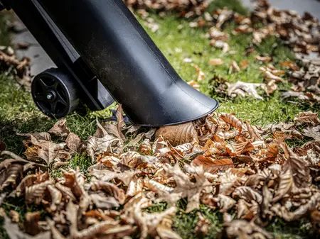 מפוח/שואב עלים חשמלי נטען 40V(2x20V) Brushless XP עם שק איסוף 45 ליטר + 2 סוללות 4.0Ah + שני מטענים SKIL