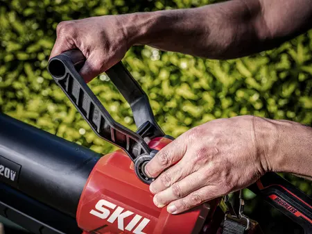 מפוח/שואב עלים חשמלי נטען 40V(2x20V) Brushless XP עם שק איסוף 45 ליטר + 2 סוללות 4.0Ah + שני מטענים SKIL