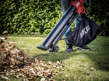 מפוח/שואב עלים חשמלי נטען 40V(2x20V) Brushless XP עם שק איסוף 45 ליטר + 2 סוללות 4.0Ah + שני מטענים SKIL