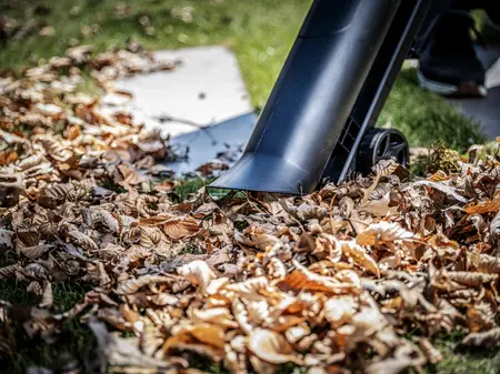 מפוח/שואב עלים חשמלי נטען 40V(2x20V) Brushless XP עם שק איסוף 45 ליטר + 2 סוללות 4.0Ah + שני מטענים SKIL