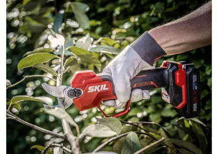 מזמרה נטענת XP 20V Brushless (מספרי גיזום) לחיתוך ענפים עד קוטר 28 מ"מ SKIL