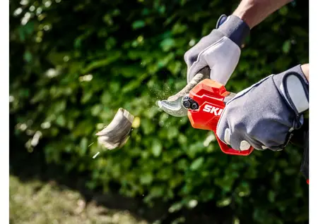 מזמרה נטענת XP 20V Brushless (מספרי גיזום) לחיתוך ענפים עד קוטר 28 מ"מ SKIL