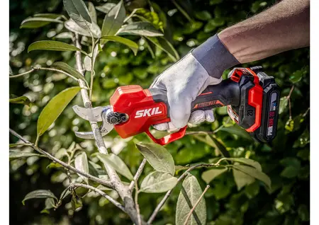 מזמרה נטענת XP 20V Brushless (מספרי גיזום) לחיתוך ענפים עד קוטר 28 מ"מ SKIL