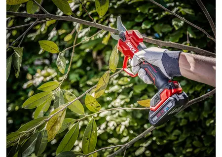 מזמרה נטענת XP 20V Brushless (מספרי גיזום) לחיתוך ענפים עד קוטר 28 מ"מ SKIL