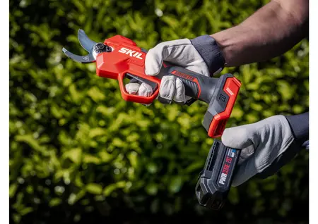 מזמרה נטענת XP 20V Brushless (מספרי גיזום) לחיתוך ענפים עד קוטר 28 מ"מ SKIL