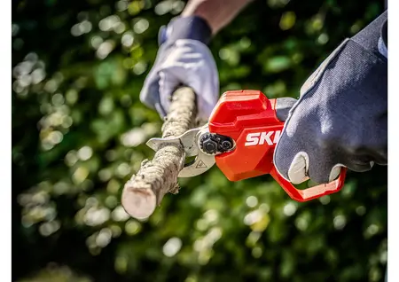 מזמרה נטענת XP 20V Brushless (מספרי גיזום) לחיתוך ענפים עד קוטר 28 מ"מ SKIL