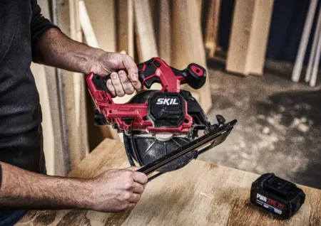 מסור עגול 165 מ"מ ("6.5) מקצועי 20V Brushless עם תאורת לד – גוף בלבד SKIL