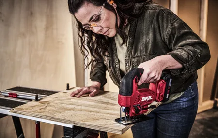 סט פטישון נטען Brushless + מברגת אימפקט נטענת Brushless + מסור אנכי (ג'יקסו) נטען 20V Brushless + מטען + שתי סוללות 2.0Ah + תיק SKIL