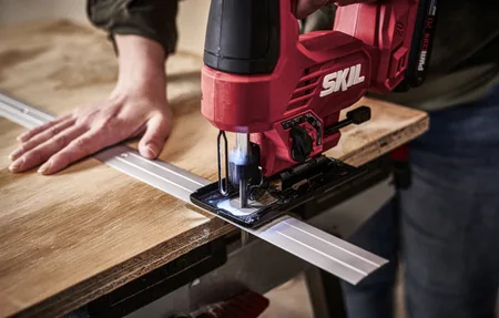 סט פטישון נטען Brushless + מברגת אימפקט נטענת Brushless + מסור אנכי (ג'יקסו) נטען 20V Brushless + מטען + שתי סוללות 2.0Ah + תיק SKIL