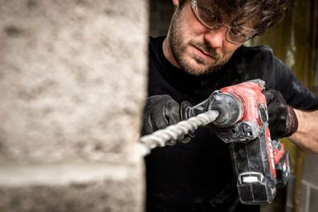 פטישון נטען 20V Brushless עד 24 מ"מ בעל 4 מצבי עבודה עם ביטול סיבוב 2.2J + סוללה 4.0Ah מתנה סוללה 2.0Ah + מטען SKIL