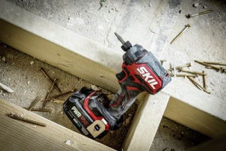 מברגת אימפקט 20V Brushless קומפקטית 250Nm + סוללה 4.0Ah + מתנה סוללה 2.0Ah +מטען תיק SKIL