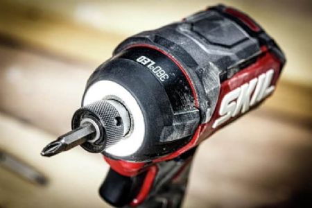 מברגת אימפקט 20V Brushless קומפקטית 250Nm + סוללה 4.0Ah + מתנה סוללה 2.0Ah +מטען תיק SKIL