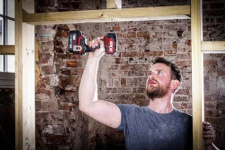 מברגת אימפקט 20V Brushless קומפקטית 250Nm + סוללה 4.0Ah + מתנה סוללה 2.0Ah +מטען תיק SKIL