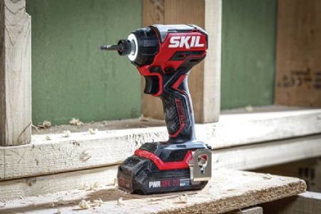 מברגת אימפקט 20V Brushless קומפקטית 250Nm + סוללה 4.0Ah + מתנה סוללה 2.0Ah +מטען תיק SKIL