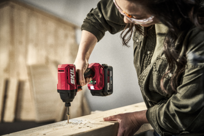 מברגת אימפקט נטענת 20V Brushless מומנט 250Nm ובורר שני מצבי עבודה + סוללה 4.0Ah + מתנה סוללה + 2.0Ah מטען SKIL