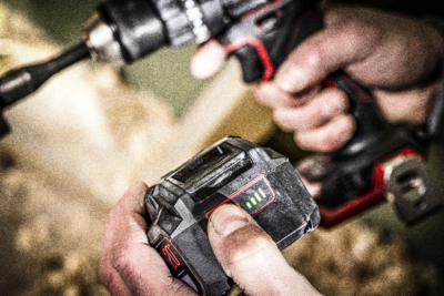 מקדחה/מברגה נטענת רוטטת 13 מ"מ 20V Brushless 130Nm x + סוללה 4.0Ah + מתנה סוללה 2.0Ah + מטען SKIL