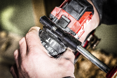 מקדחה/מברגה נטענת רוטטת 13 מ"מ 20V Brushless 130Nm x + סוללה 4.0Ah + מתנה סוללה 2.0Ah + מטען SKIL