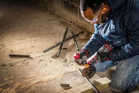 משחזת זווית נטענת Brushless עם התנעה רכה 125 מ"מ ("5) + סוללה 4.0Ah + מתנה סוללה 2.0Ah + מטען SKIL