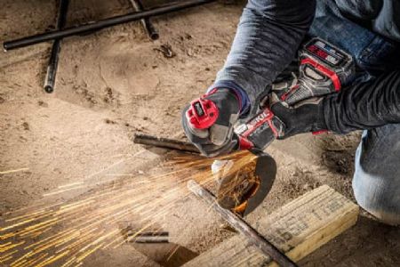 משחזת זווית נטענת Brushless עם התנעה רכה 125 מ"מ ("5) + סוללה 4.0Ah + מתנה סוללה 2.0Ah + מטען SKIL