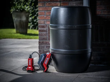 משאבת מים טבולה נטענת 20V מתנה סוללה 2.0Ah + מטען SKIL