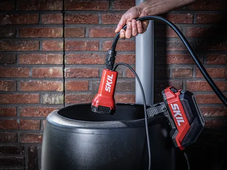 משאבת מים טבולה נטענת 20V מתנה סוללה 2.0Ah + מטען SKIL