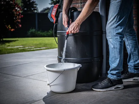 משאבת מים טבולה נטענת 20V מתנה סוללה 2.0Ah + מטען SKIL