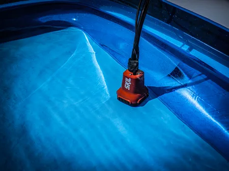 משאבת מים טבולה נטענת 20V מתנה סוללה 2.0Ah + מטען SKIL