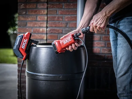 משאבת מים טבולה נטענת 20V מתנה סוללה 2.0Ah + מטען SKIL