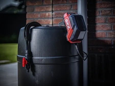 משאבת מים טבולה נטענת 20V מתנה סוללה 2.0Ah + מטען SKIL