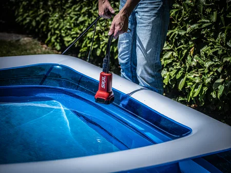 משאבת מים טבולה נטענת 20V מתנה סוללה 2.0Ah + מטען SKIL