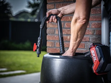 משאבת מים טבולה נטענת 20V מתנה סוללה 2.0Ah + מטען SKIL