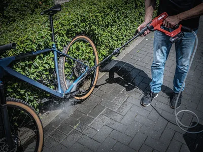 מכונת שטיפת מים בלחץ (גרניק) נטענת 20V מתנה סוללה 2.0Ah + מטען SKIL