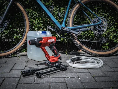 מכונת שטיפת מים בלחץ (גרניק) נטענת 20V מתנה סוללה 2.0Ah + מטען SKIL