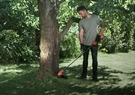 מפוח עלים חשמלי נטען 20V Brushless + חרמש 33 ס"מ Brushless +סוללה 2.0Ah + סוללה 4.0Ah + שני מטענים SKIL