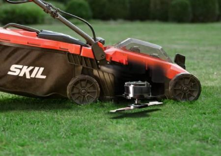מכסחת דשא 40V(2x20V) Brushless רוחב 34 ס"מ + מפוח עלים + קוצץ קנטים 25 ס"מ + 4 סוללות 2.0Ah + שלושה מטענים SKIL