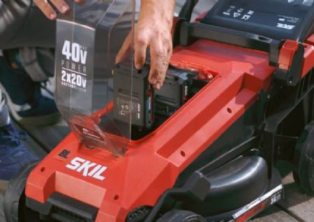 מכסחת דשא 40V(2x20V) Brushless רוחב 34 ס"מ + מפוח עלים + קוצץ קנטים 25 ס"מ + 4 סוללות 2.0Ah + שלושה מטענים SKIL