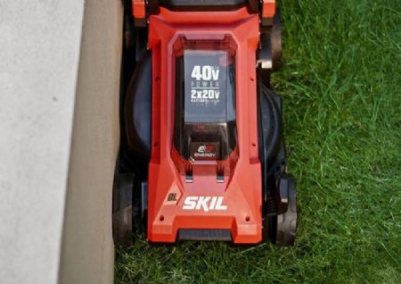 מכסחת דשא 40V(2x20V) Brushless רוחב 34 ס"מ + מפוח עלים + קוצץ קנטים 25 ס"מ + 4 סוללות 2.0Ah + שלושה מטענים SKIL