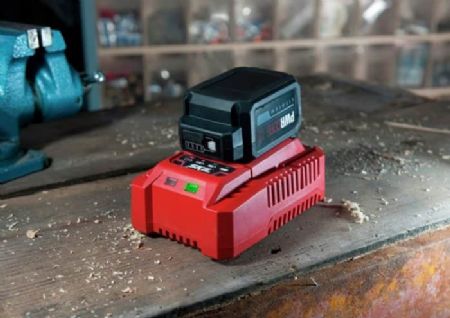 מטען SKIL 20V 2.4A